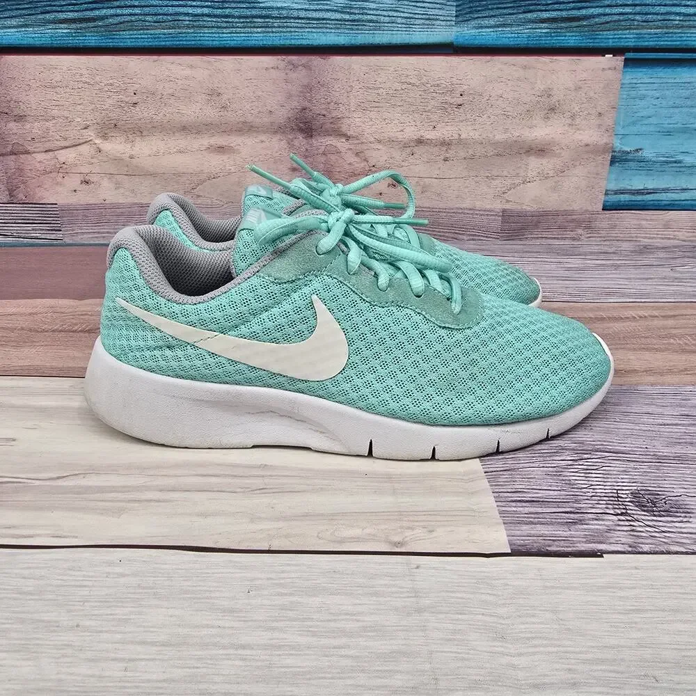 Nike Girls Tanjun GS Youth Size 6Y Turquoise 818384 311 Mint Green Teal White